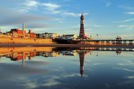 4* Blackpool Stay: Breakfast & Late Checkout for 2 - Dinner Option!