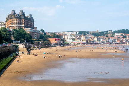 Scarborough for 2 - Award Winning Hotel & Drinks - Dinner Option!