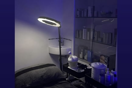 40 Min Classic Facial at The Skin Specialist - Edinburgh