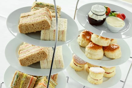 Festive Afternoon Tea For 2 - The Chequers Hotel - Newbury