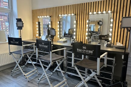 Make Up Pro 1 Hour Makeup Lesson w/ a Glass of Prosecco or Nosecco - Belfast