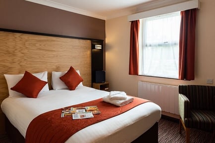 Bury St Edmunds for 2 - Dragonfly Hotel Stay & Breakfast