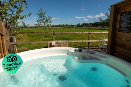 Luxury Lodge stay with Private Hot Tub for 4 or 6 - Perthshire