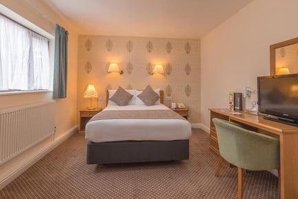 Birmingham: Bridge House Hotel Stay & Breakfast for 2 - Dinner Upgrade!