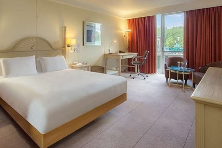 1 & 2 Night 4* Hilton Leicester Stay for Two: Breakfast, Dinner, Wine, Leisure Access, Early Check In & Late Check Out