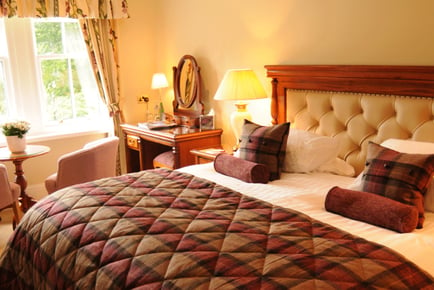 2nt Loch Awe Stay with Breakfast, Dinner, Prosecco, Early Check In & Late Checkout at Taychreggan Hotel