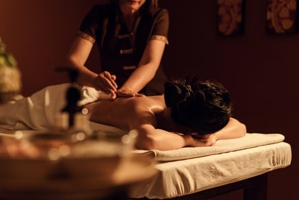 60 Minute Deep Tissue Massage & £10 Voucher - Nankuranaisa, London