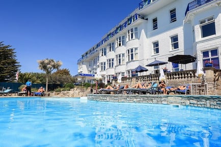 Bournemouth Stay For 2 - Late Checkout, Breakfast & Dorset Cream Tea