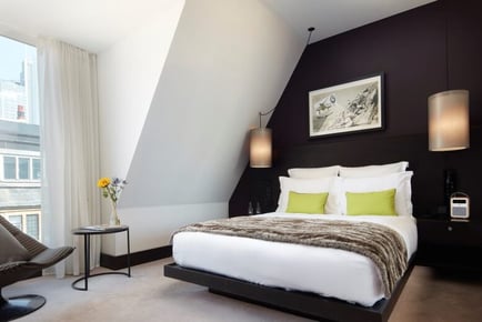 5* Central London Break: Luxury South Place Hotel with Bottle of De L'auche Champagne for 2