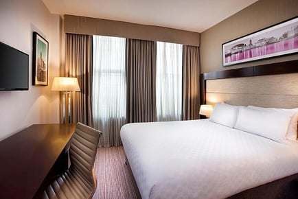 4* Leonardo Hotel Cardiff for 2 - Breakfast & Prosecco - Room Upgrade!