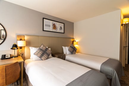 4* Oxford Break For Two With Breakfast, Dinner & Leisure Access - 1 or 2 Nights!