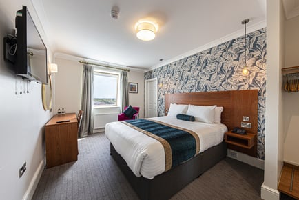 4* North Wales Coast for 2 - Award Winning Hotel, Coastal View Room, Breakfast & Spa Access - Dinner & Treatment Upgrades!