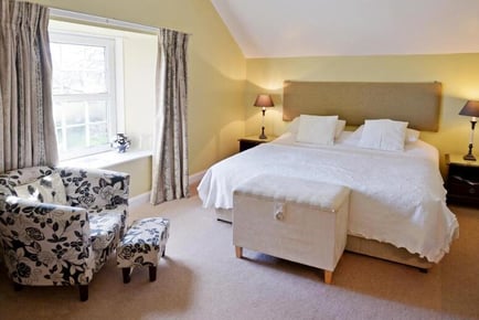 4* Scottish Borders Stay For 2 with Breakfast & Bottle of Wine!