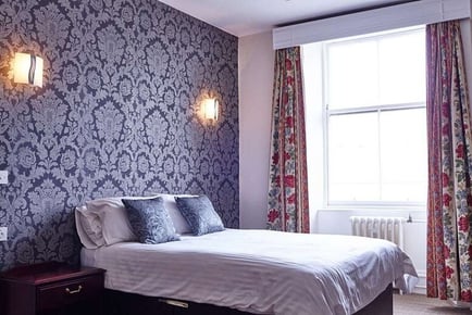 Aberdeen Stay For Two With Breakfast, Early Check-in & Late Check-out!