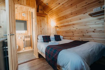 Scottish Glamping Break for 2: Prosecco & Breakfast Hamper - Private Hot Tub Option!