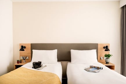 Holiday Inn Birmingham City Centre Stay For 2: Breakfast, Prosecco & Late Checkout