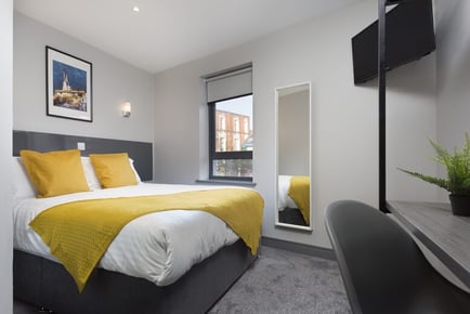 4* Belfast City Centre Break for 2: Bank Square Townhouse - 2nt Stay!