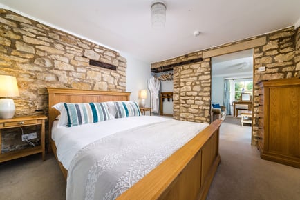 4* Amberley Inn, Cotswolds for 2 - Breakfast & Prosecco - Room & Dinner Upgrade!