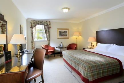 4* Macdonald Houstoun House Stay for 2: Breakfast, Bottle of Prosecco and Leisure Access - Dinner Upgrade - 1-2 Nights