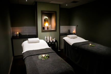 4* Winter Blues Spa Day: 25-Min Treatment, Voucher & Robe Hire - Mercure Blackburn Dunkenhalgh