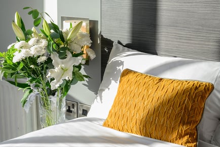 Newtown Park Hotel Stay for 2: Brekky, Bottle of Bubbles, Chocolates & Late Checkout