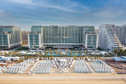 5* Dubai Award Winning Stay - Hilton Dubai Palm Jumeirah Hotel, Breakfast & Flights