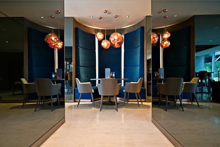 '4* Clayton Hotel Chiswick, London Break: Breakfast, Prosecco & Late Checkout For 2!