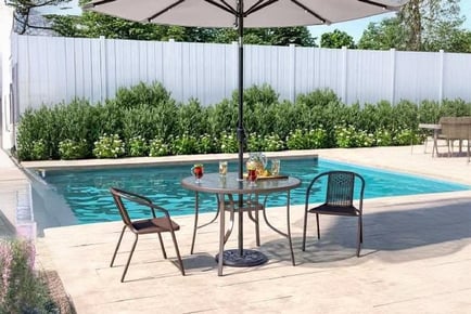 outdoor dining table and chairs