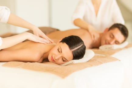 4* Radisson Hotels Couples Spa Day for Two: 2 x 25 Min Treatments and Prosecco - Durham, Manchester and Stansted