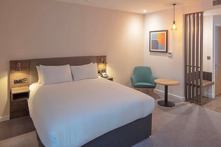 Holiday Inn Sunderland Getaway For 2: Breakfast, Welcome Drink & Late Checkout!