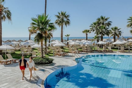 5* Larnaca, Cyprus Beach Holiday With Breakfast & Return Flights!