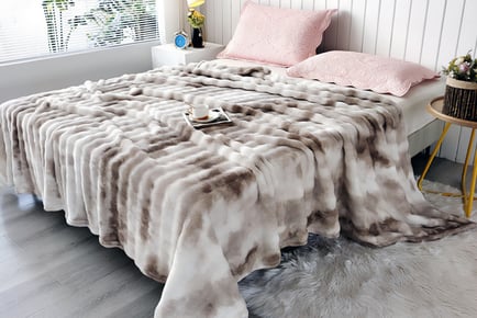 Luxurious Faux Fur Throw Blanket - 4 Sizes & 5 Colours