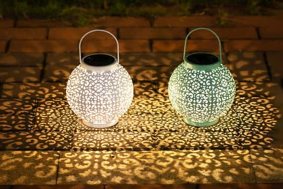 Outdoor-Solar-Lantern-Garden-Light-lead-image