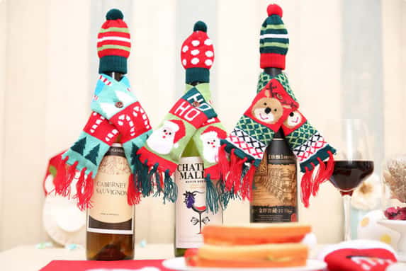 Christmas-Knitted-Wine-Bottle-Decorations-1