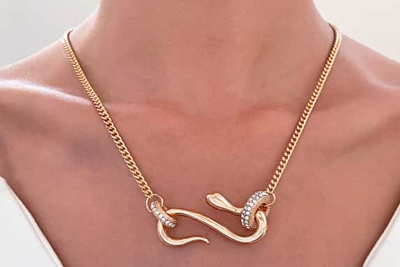 Women-Shiny-Snake-Pendant-Necklace-1