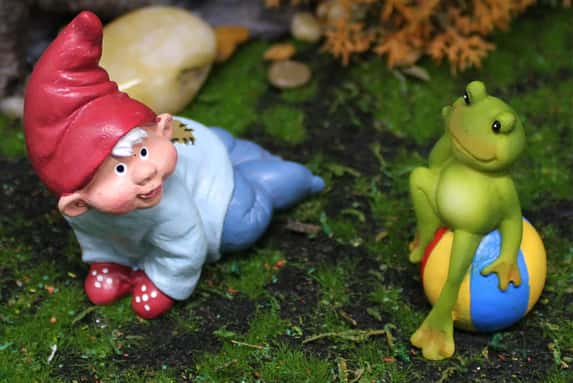 Miniature-Frog-Statue-Dwarf-Elf-Ornament-Resin-Craft-1