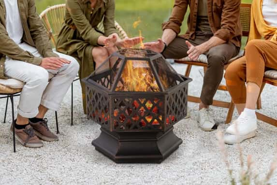 Outdoor-Fire-Pit-with-Screen-Cover-1