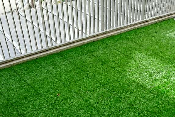 Artificial-Grass-Lawn-Decking-Tiles-1