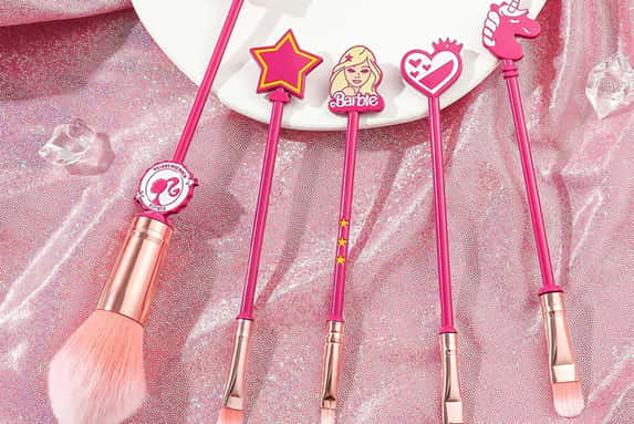 Barbie-Inspired-Makeup-Brush-&-Mirror-Set-1