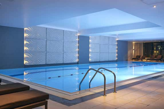 Hot Stone Massage, Spa Access with Prosecco & Voucher – Crowne Plaza 