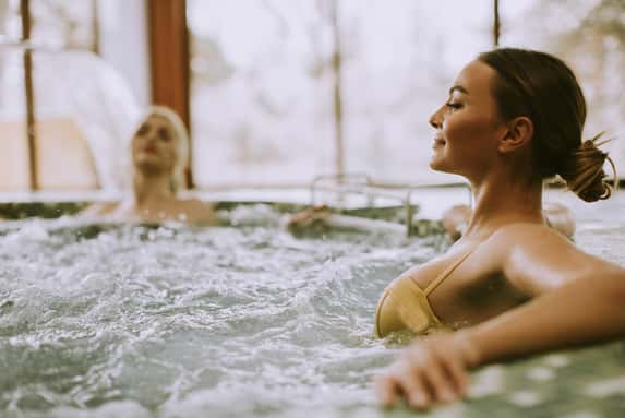 jacuzzi GettyImages-1301924623