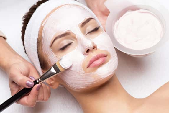 Microneedling Facial & Hyaluronic Acid Or Viamtin Ampula & Refreshment 