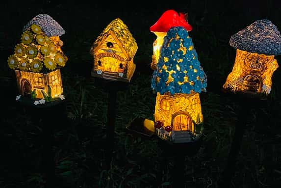 Solar-Fairy-Tale-House-Lamp-1