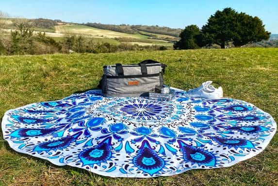 round-beach-and-picnic-mat-1