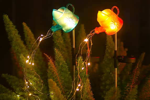 Solar-Watering-Can-Garden-Light-1