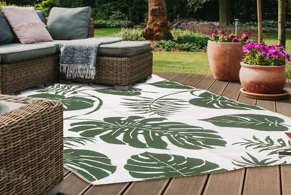 Leaf-Green-Outdoor-Patio-and-Decking-Rug-1