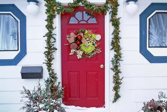 The-Grinch-Novelty-16-Inch-Christmas-Wreath-1