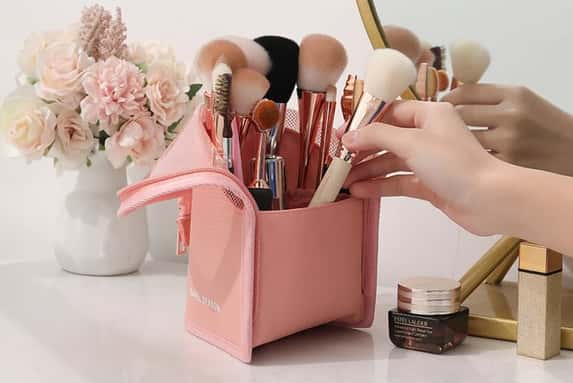 Standing-Makeup-Brush-Holder-and-Organizer-1