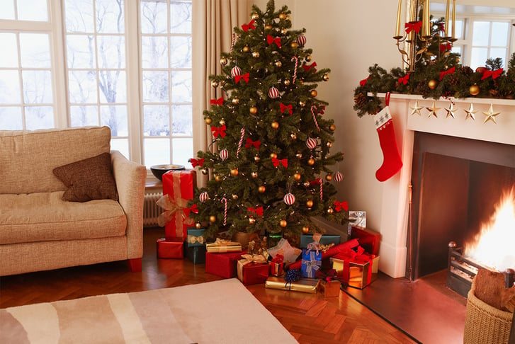Hanley's of Cork 7ft Christmas Tree, 300 Lights & Tree Decorations