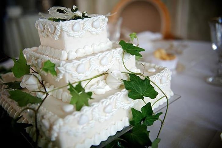 WEDDING CAKE